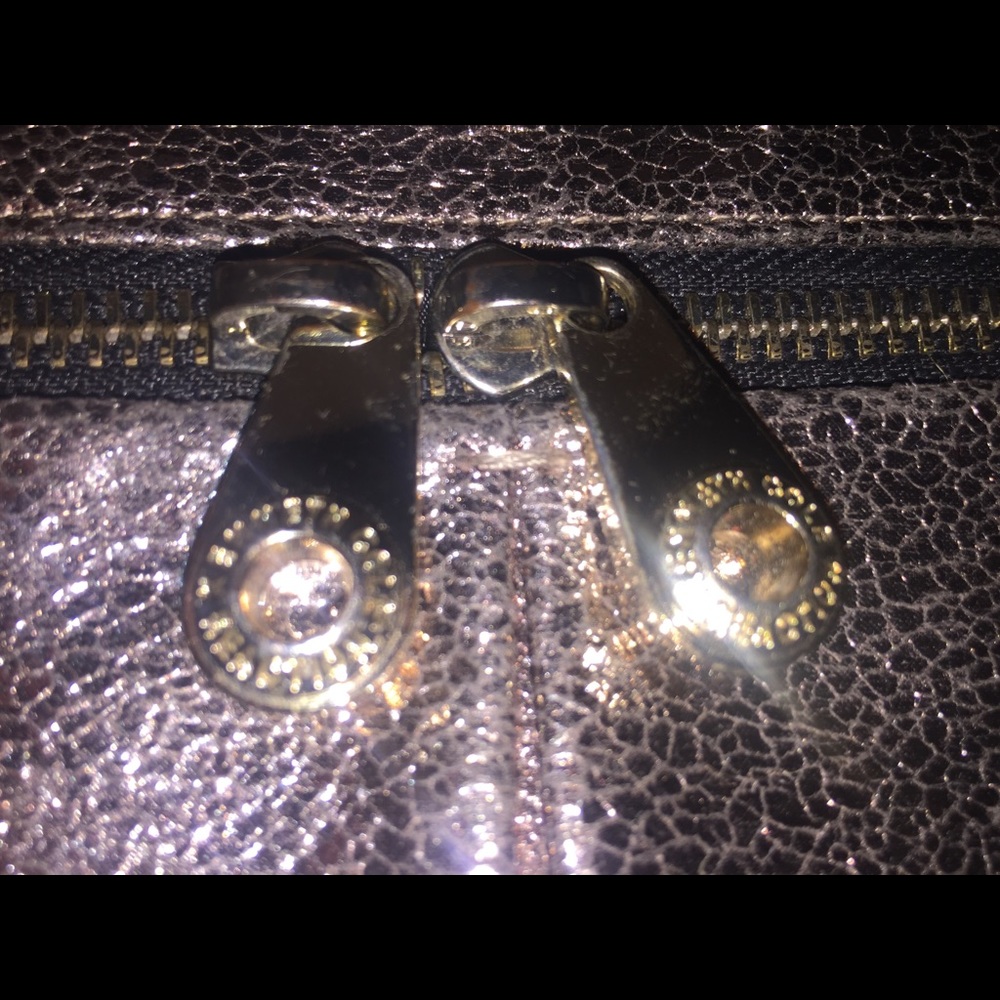 Kenneth Cole Reaction’s Glitter Wristlet - Picture 4 of 6